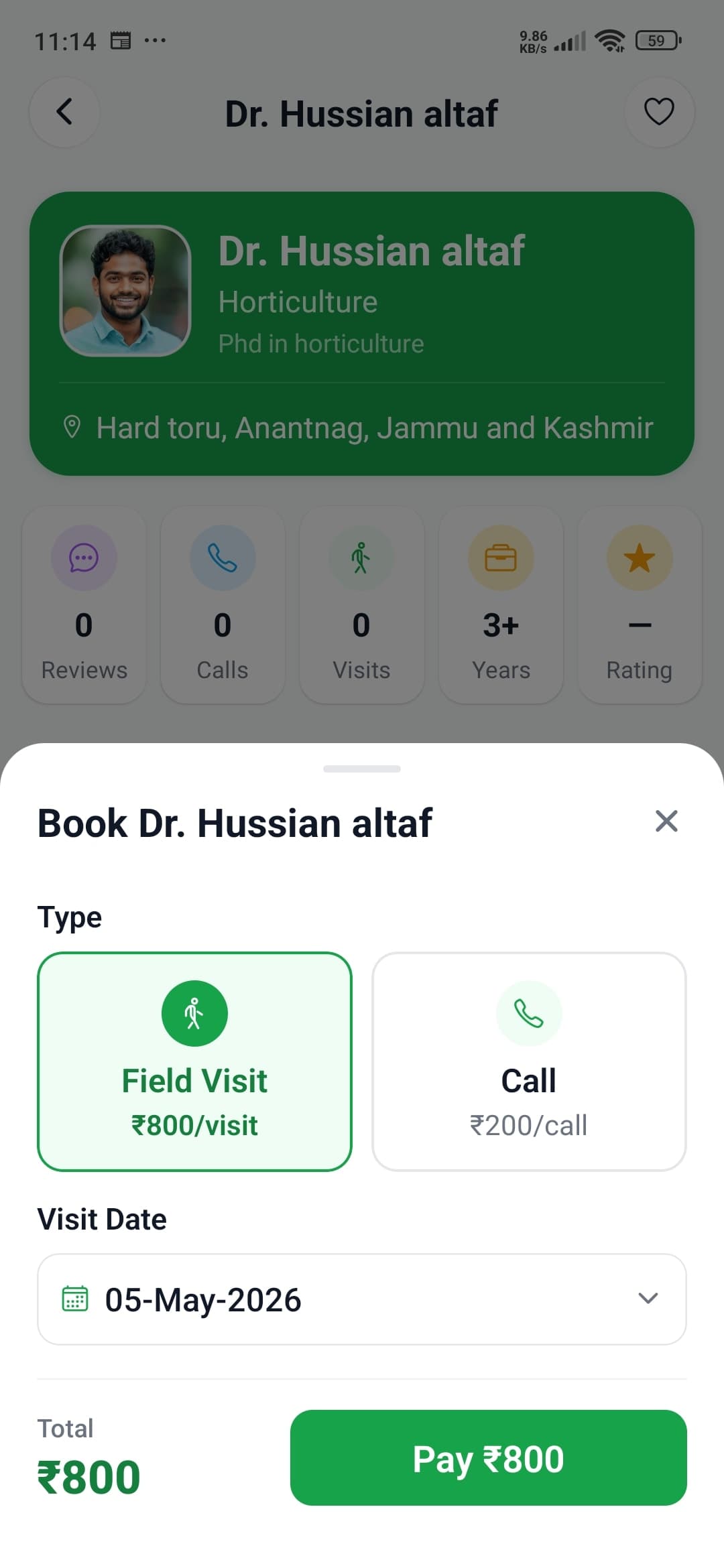 Booking a horticulture expert in the Croply app — choosing a field visit or phone call, with rates and visit date